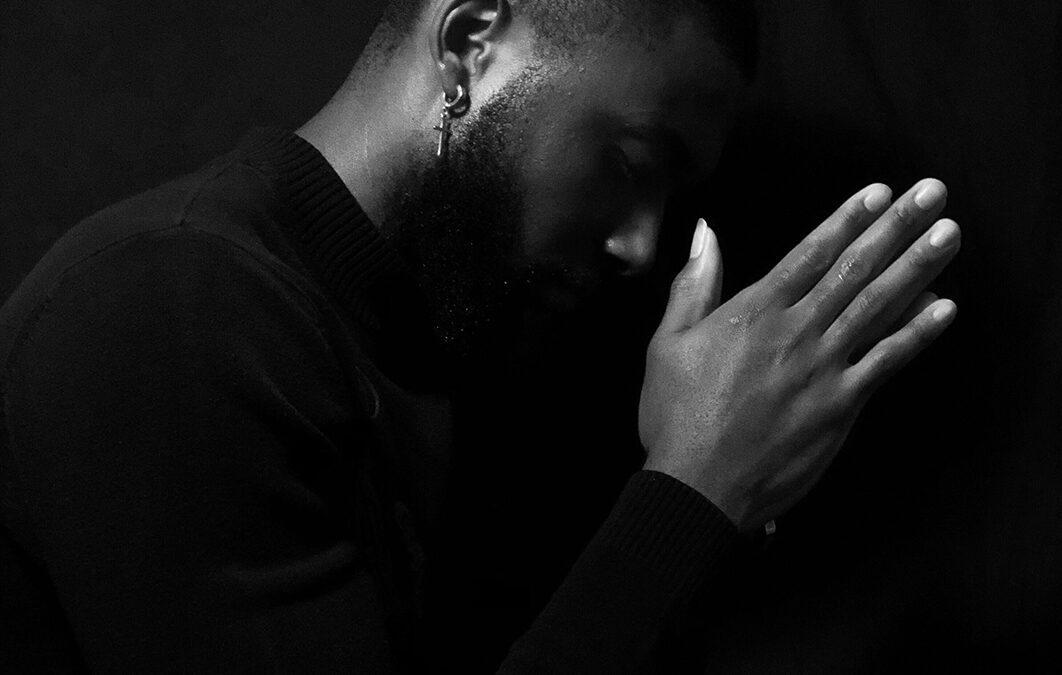 african-american_man_praying_BW